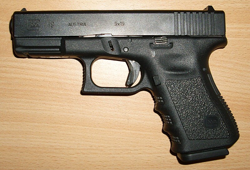 800px-GLOCK_19.JPG