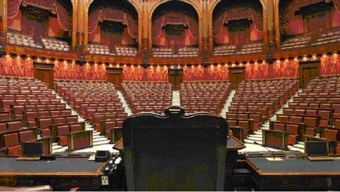 parlamento-in-ferie.jpg