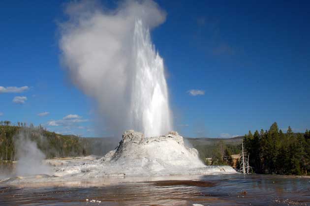 OF-Basin-Castle-Geyser.jpg