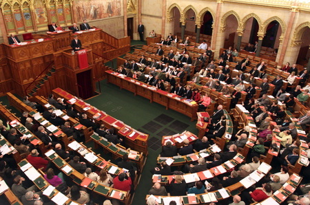 1307722702_parlament-1.jpg