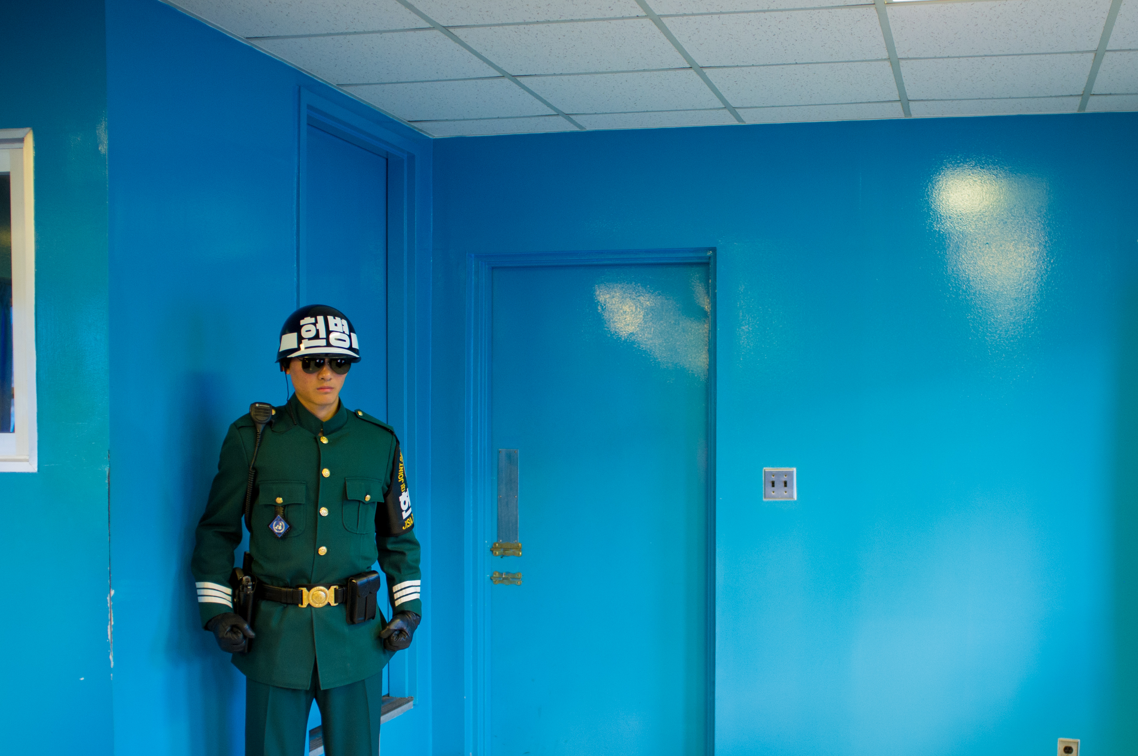 ROK_Soldier_in_Panmunjom.jpg
